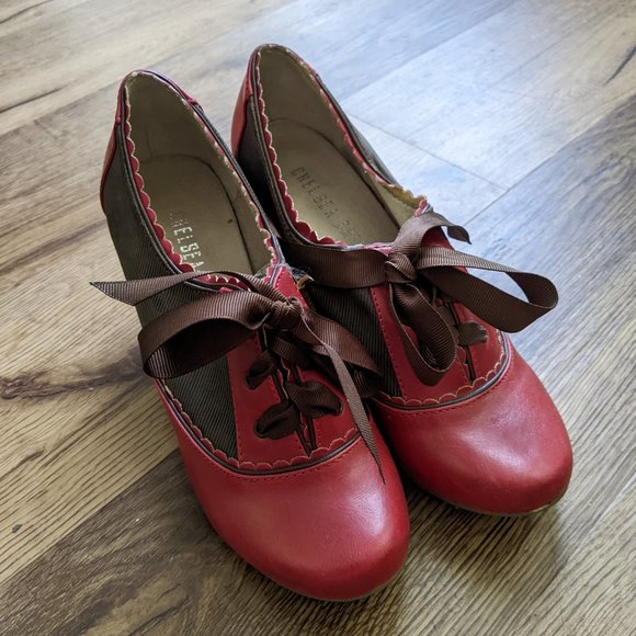 Chelsea Crew Oxford Red Lace Up Pumps - Picture 2 of 2